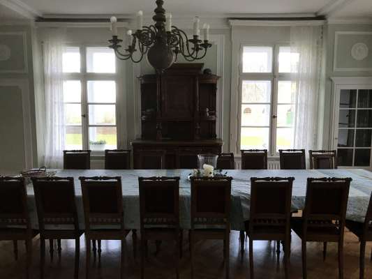 herrenhaus-esszimmer-01